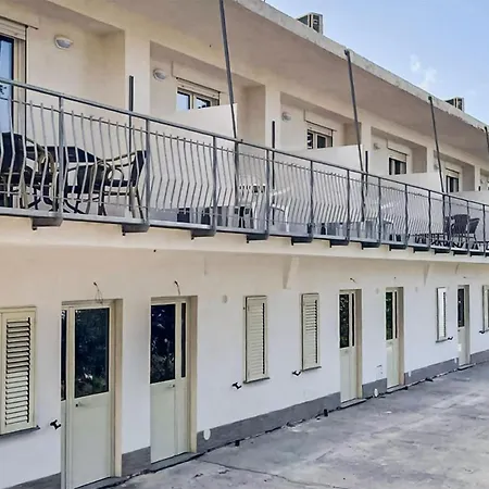 1 Bedroom Awesome In * Ricadi